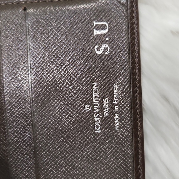 Louis Vuitton Men's Taiga Leather  BifoldWallet Pre Owned - Picture 4 of 8